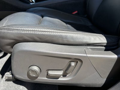 2023 Volvo XC40 B5 Plus Bright Theme