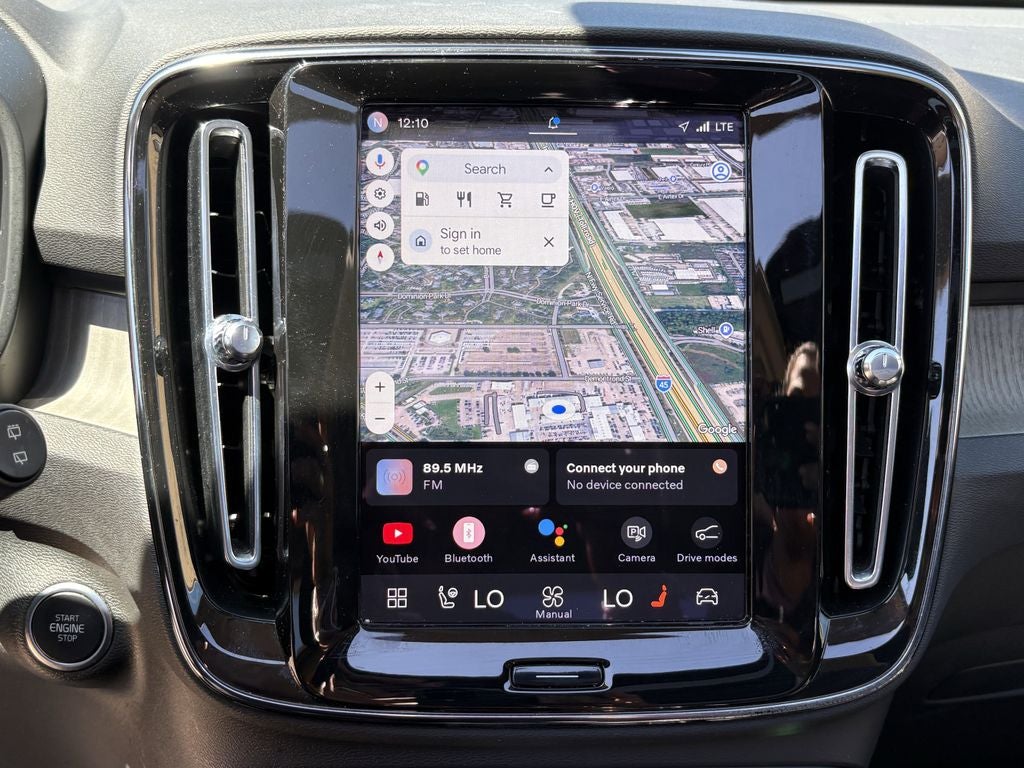 2023 Volvo XC40 B5 Plus Bright Theme