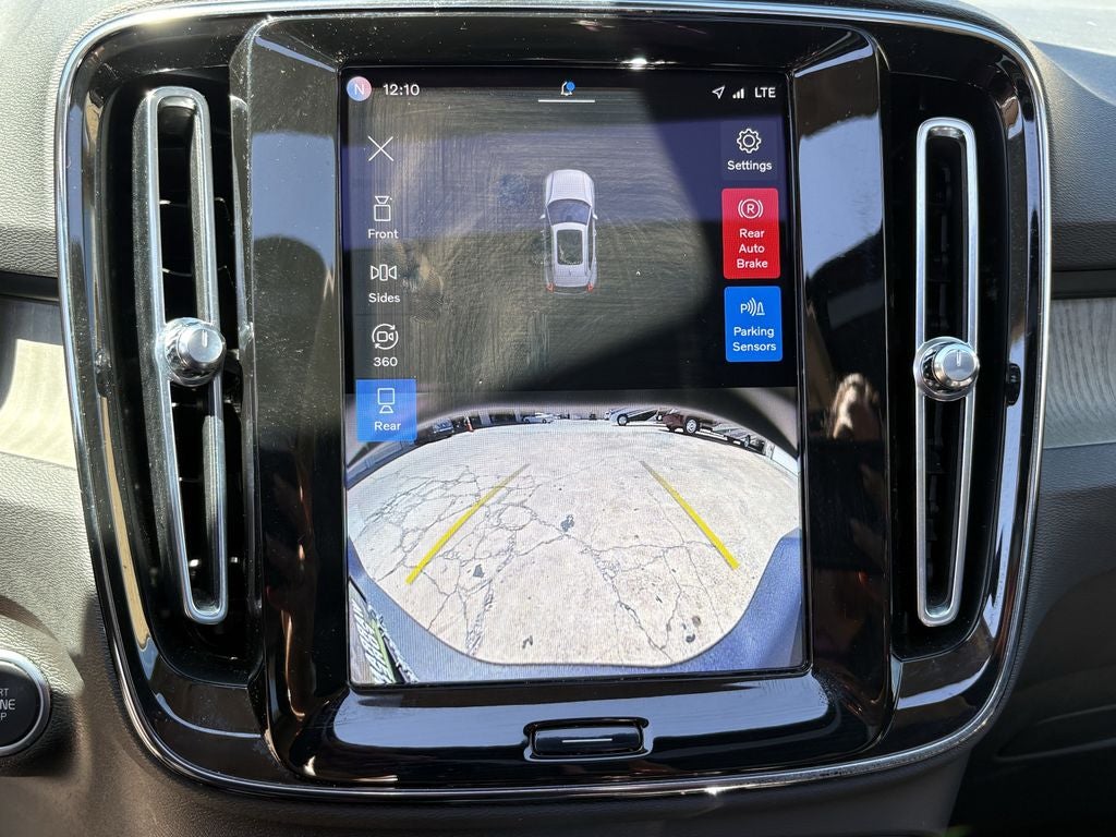 2023 Volvo XC40 B5 Plus Bright Theme