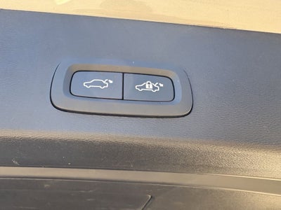 2023 Volvo XC40 B5 Plus Bright Theme