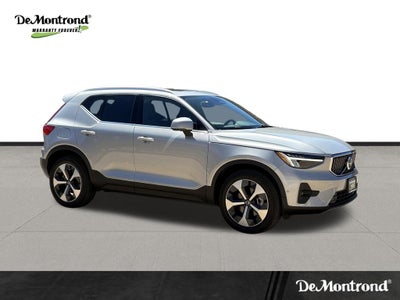 2023 Volvo XC40 B5 Plus Bright Theme