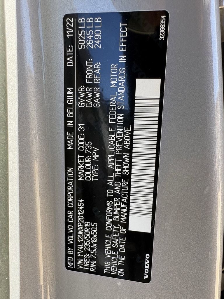2023 Volvo XC40 B5 Plus Bright Theme