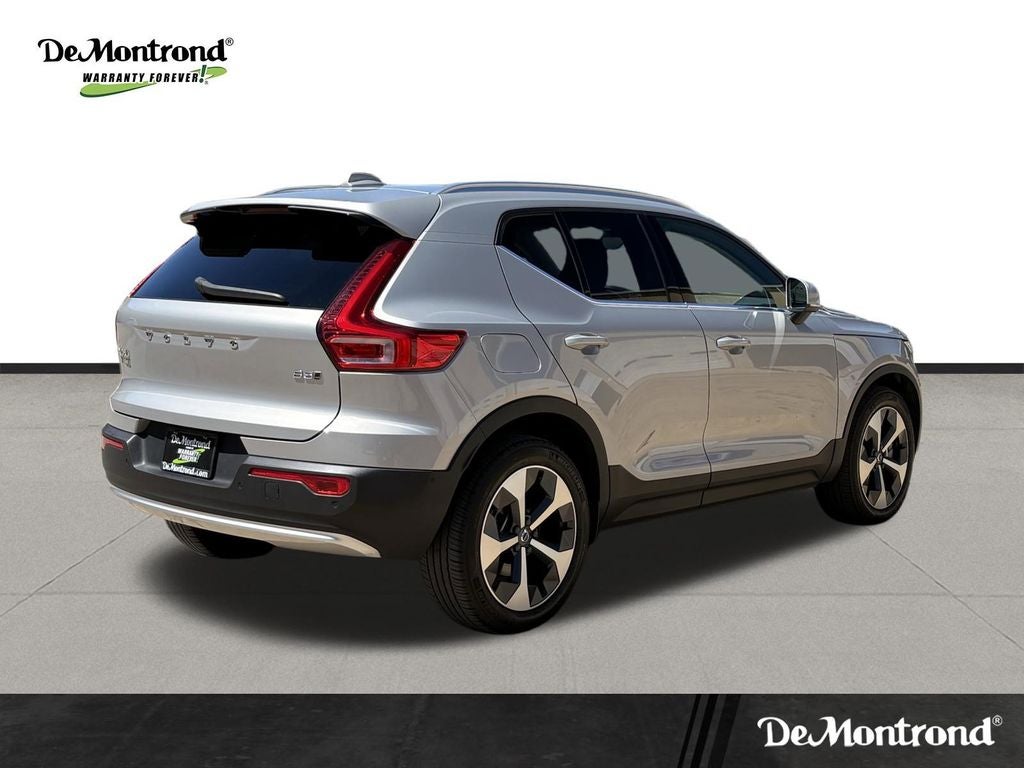 2023 Volvo XC40 B5 Plus Bright Theme