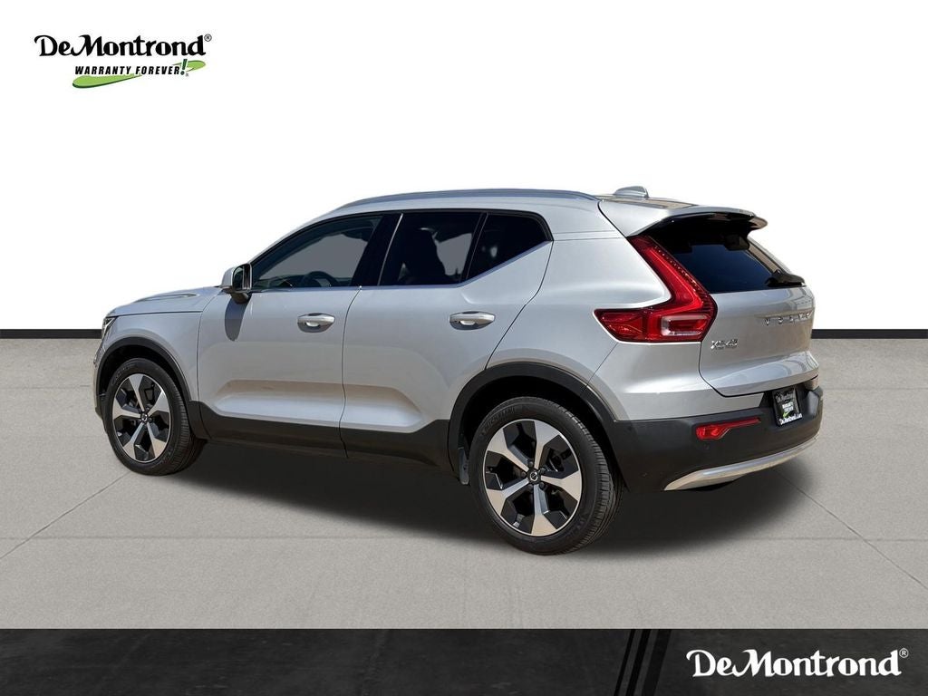 2023 Volvo XC40 B5 Plus Bright Theme