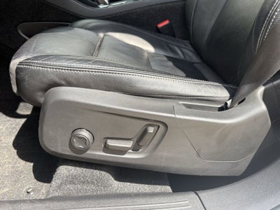 2023 Volvo XC40 B5 Plus Dark Theme