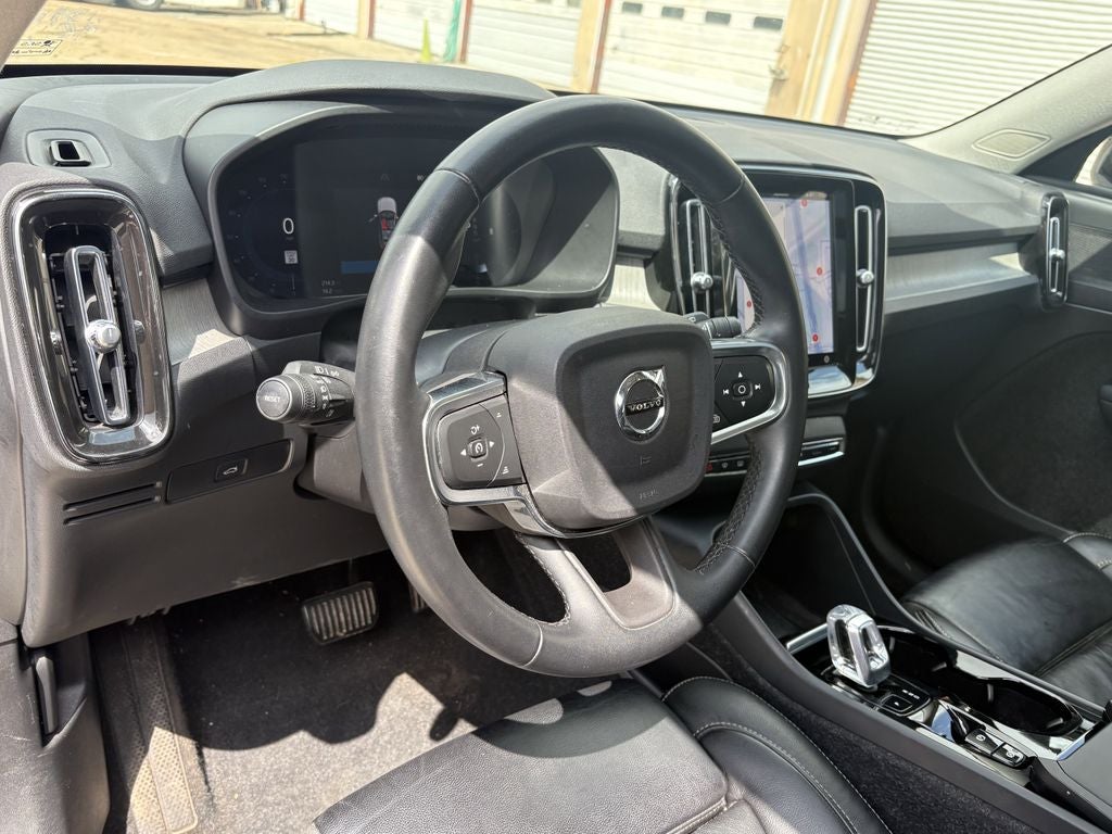 2023 Volvo XC40 B5 Plus Dark Theme