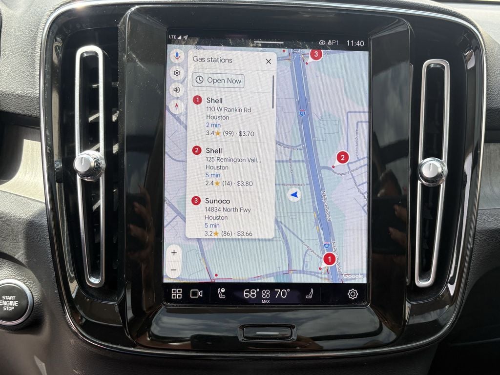 2023 Volvo XC40 B5 Plus Dark Theme