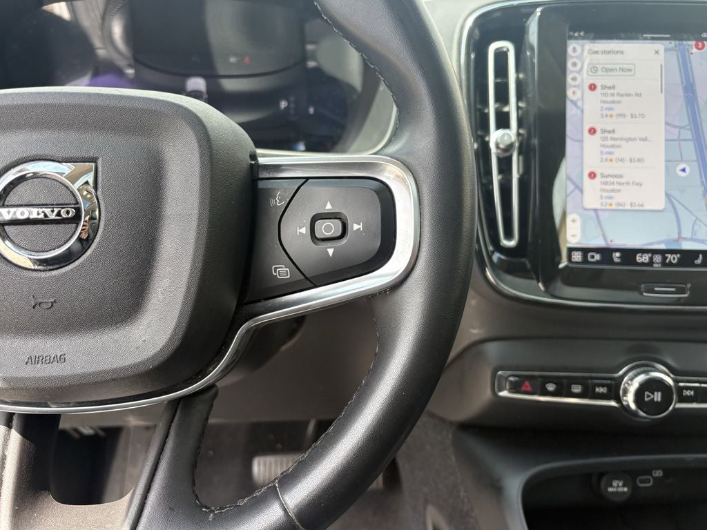 2023 Volvo XC40 B5 Plus Dark Theme