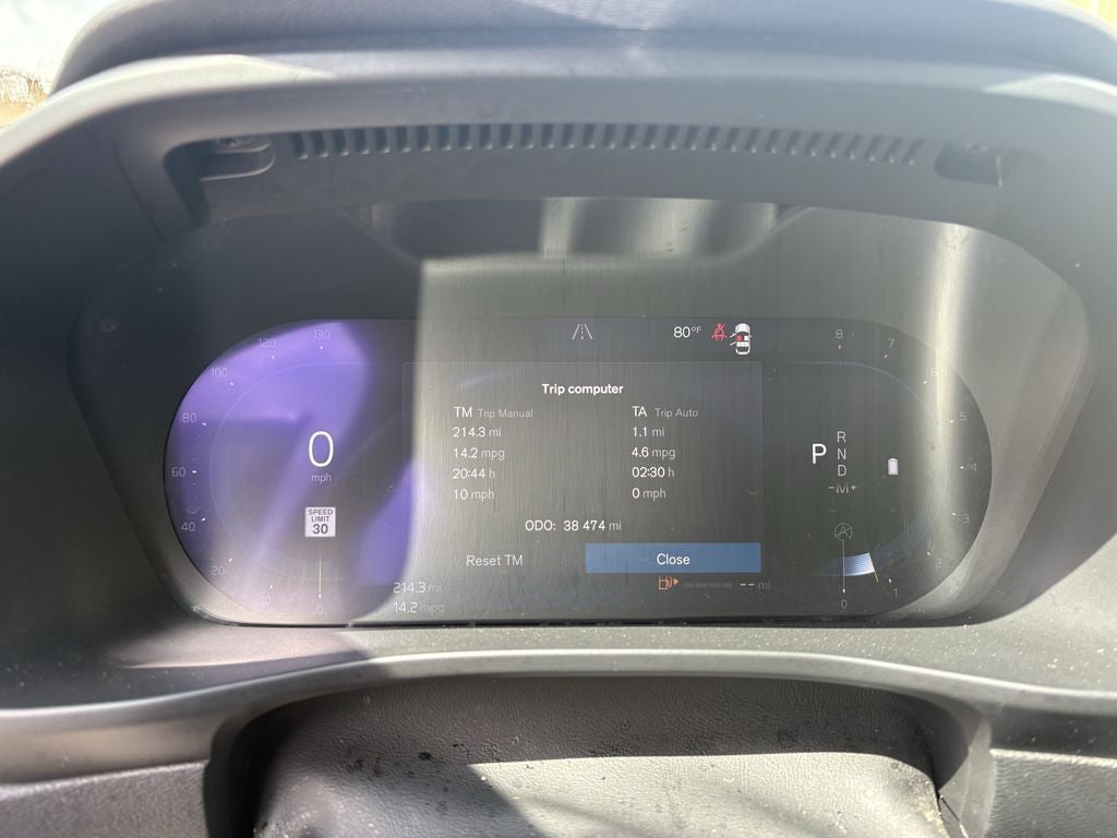 2023 Volvo XC40 B5 Plus Dark Theme