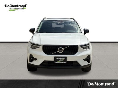 2023 Volvo XC40 B5 Plus Dark Theme