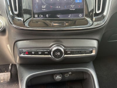 2023 Volvo XC40 B5 Plus Dark Theme