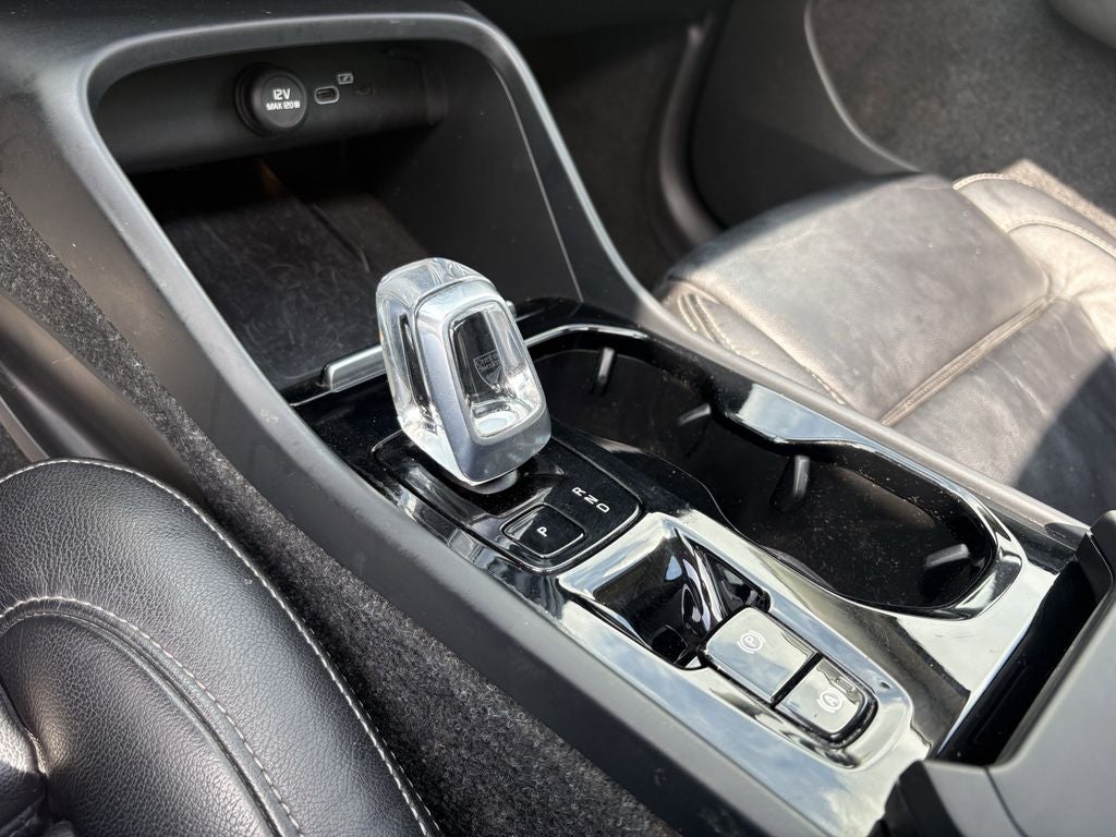 2023 Volvo XC40 B5 Plus Dark Theme