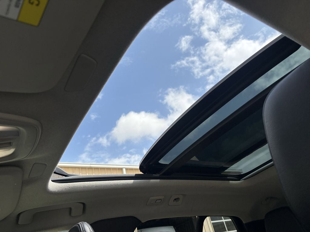 2023 Volvo XC40 B5 Plus Dark Theme