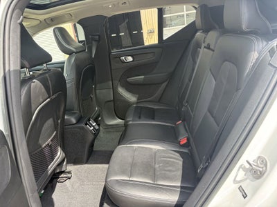 2023 Volvo XC40 B5 Plus Dark Theme