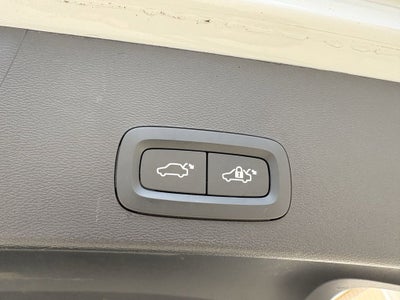 2023 Volvo XC40 B5 Plus Dark Theme