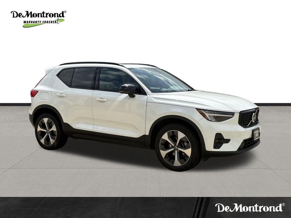 2023 Volvo XC40 B5 Plus Dark Theme