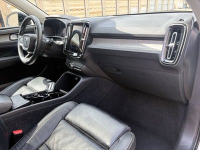 2023 Volvo XC40 B5 Plus Dark Theme