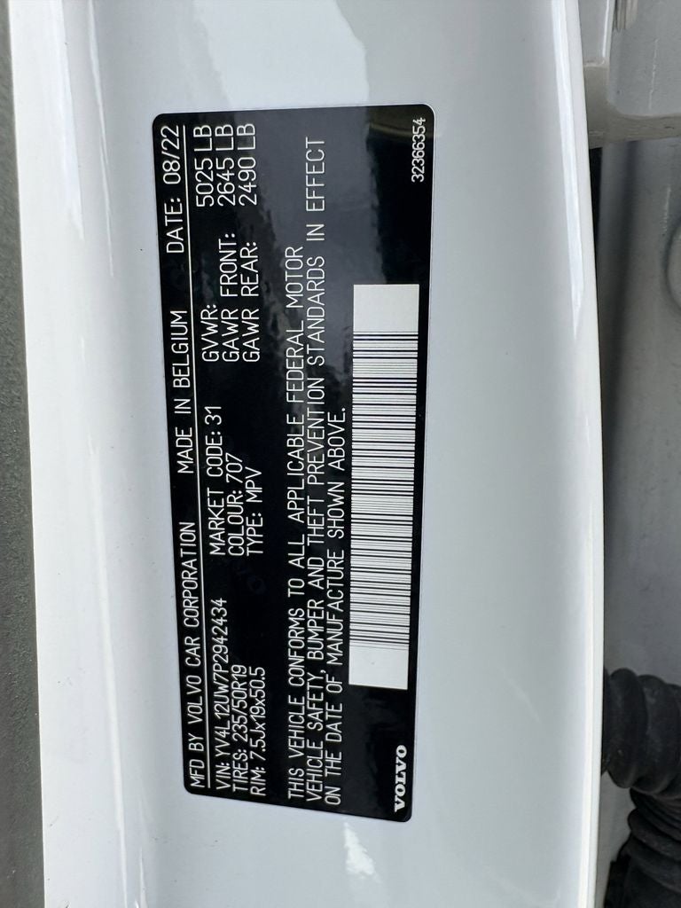 2023 Volvo XC40 B5 Plus Dark Theme