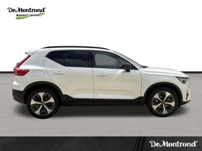 2023 Volvo XC40 B5 Plus Dark Theme