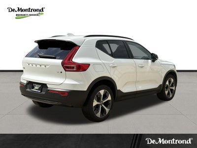 2023 Volvo XC40 B5 Plus Dark Theme
