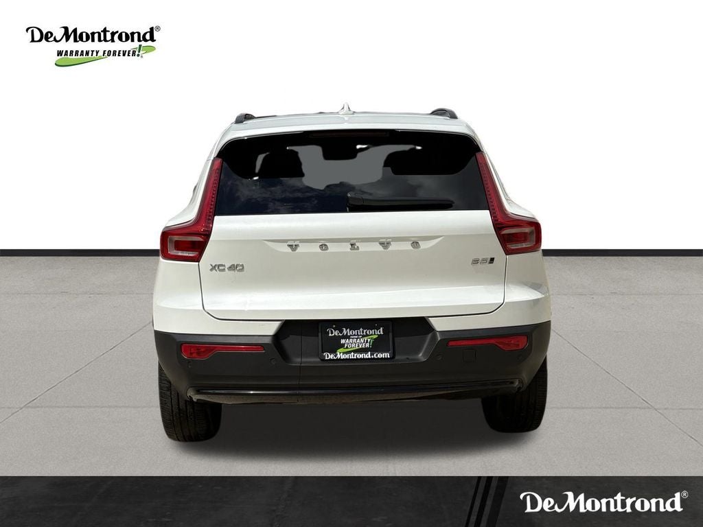 2023 Volvo XC40 B5 Plus Dark Theme