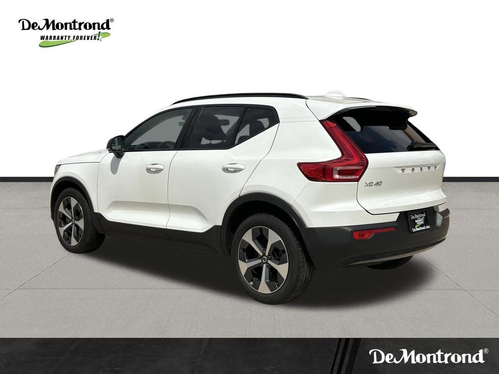 2023 Volvo XC40 B5 Plus Dark Theme