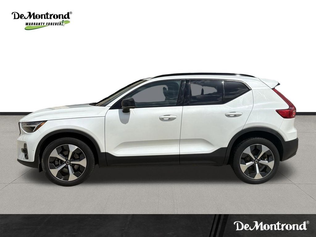 2023 Volvo XC40 B5 Plus Dark Theme
