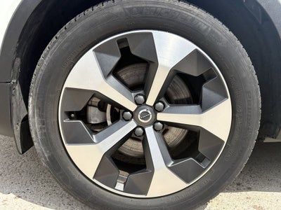 2023 Volvo XC40 B5 Plus Dark Theme