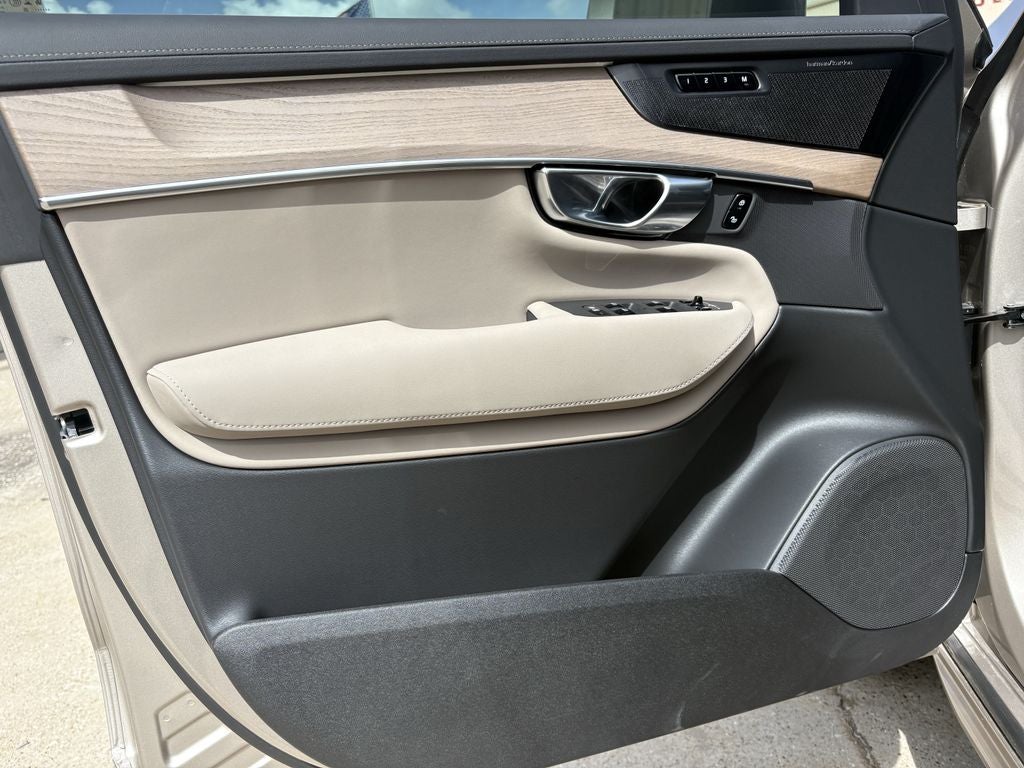 2026 Volvo XC90 B5 Plus