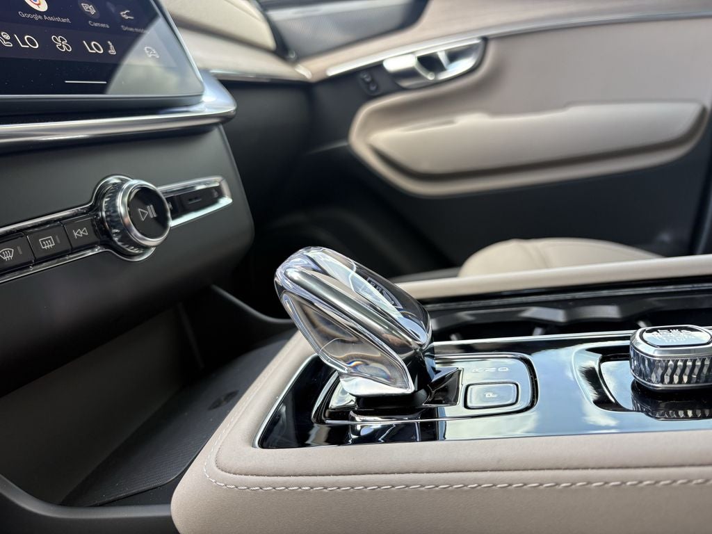2026 Volvo XC90 B5 Plus