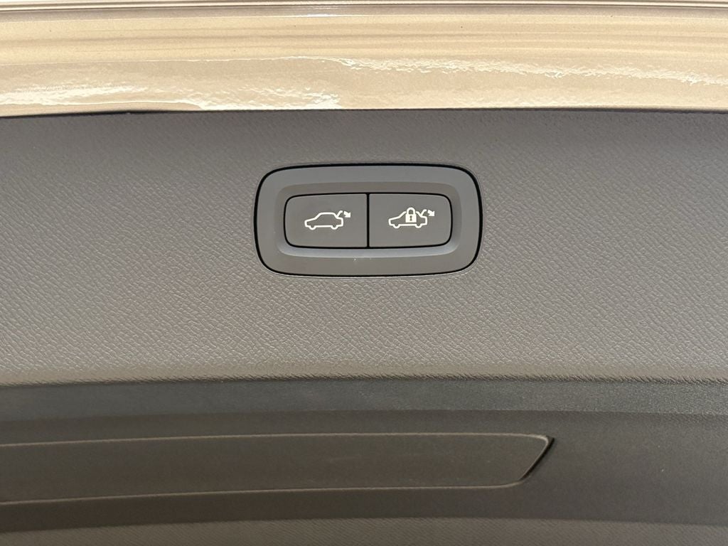 2026 Volvo XC90 B5 Plus