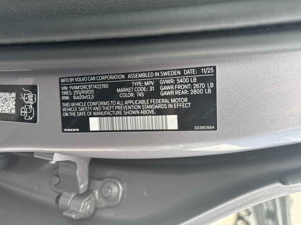 2026 Volvo XC60 B5 Plus