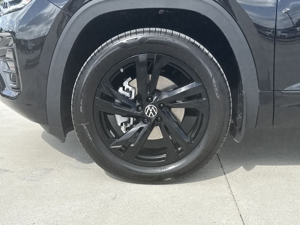 2026 Volkswagen Atlas Cross Sport 2.0T SEL R-Line Black