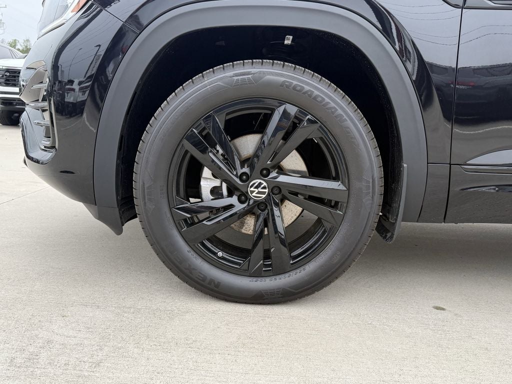 2026 Volkswagen Atlas Cross Sport 2.0T SEL R-Line Black