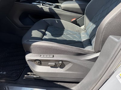 2026 Volkswagen Atlas Cross Sport SEL Premium R-Line