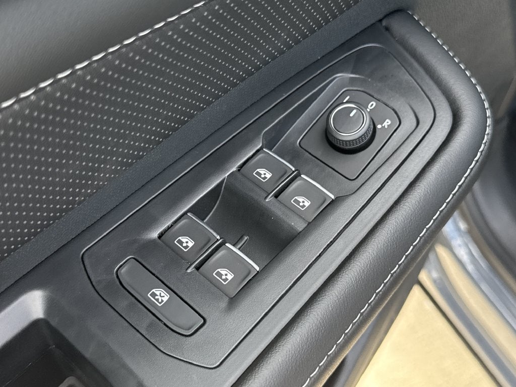 2026 Volkswagen Atlas Cross Sport SE w/Technology