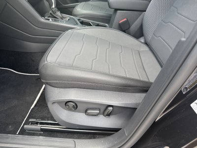 2026 Volkswagen Taos 1.5T SE Black