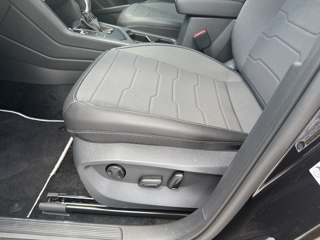2026 Volkswagen Taos 1.5T SE Black