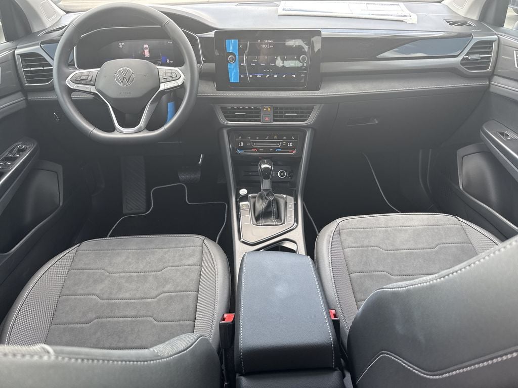 2026 Volkswagen Taos 1.5T SE Black