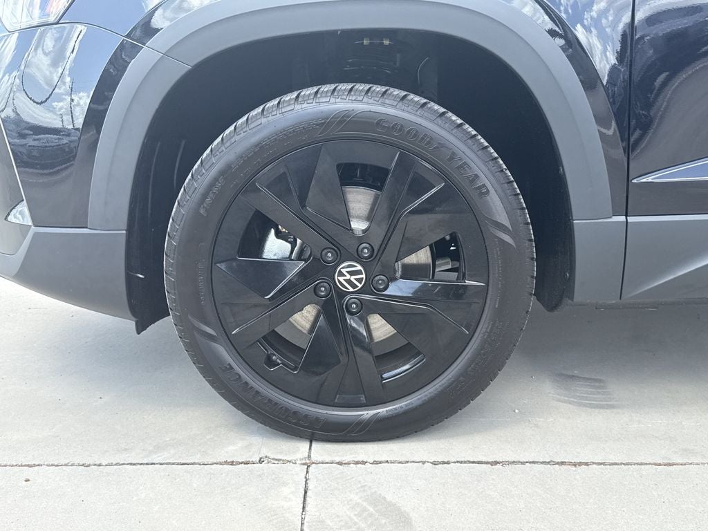 2026 Volkswagen Taos 1.5T SE Black