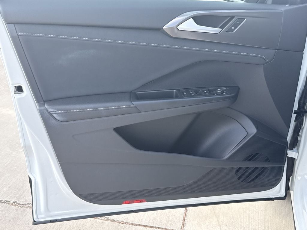 2026 Volkswagen Taos 1.5T SE Black