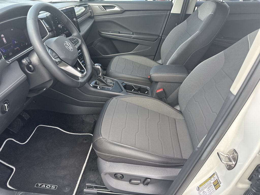2026 Volkswagen Taos 1.5T SE Black