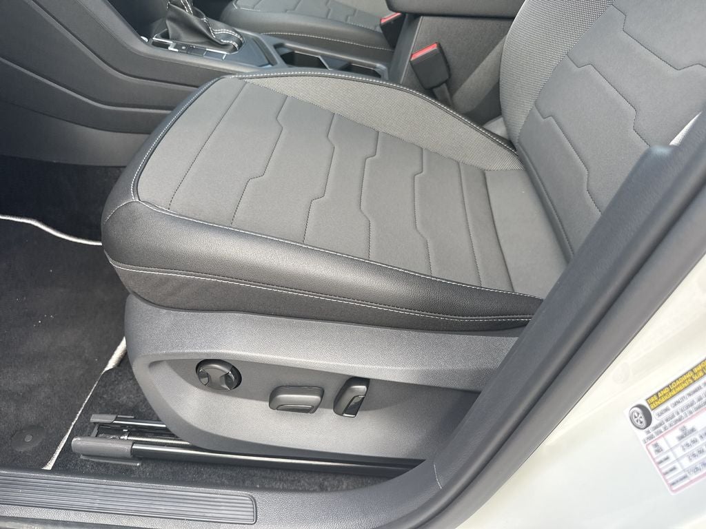 2026 Volkswagen Taos 1.5T SE Black