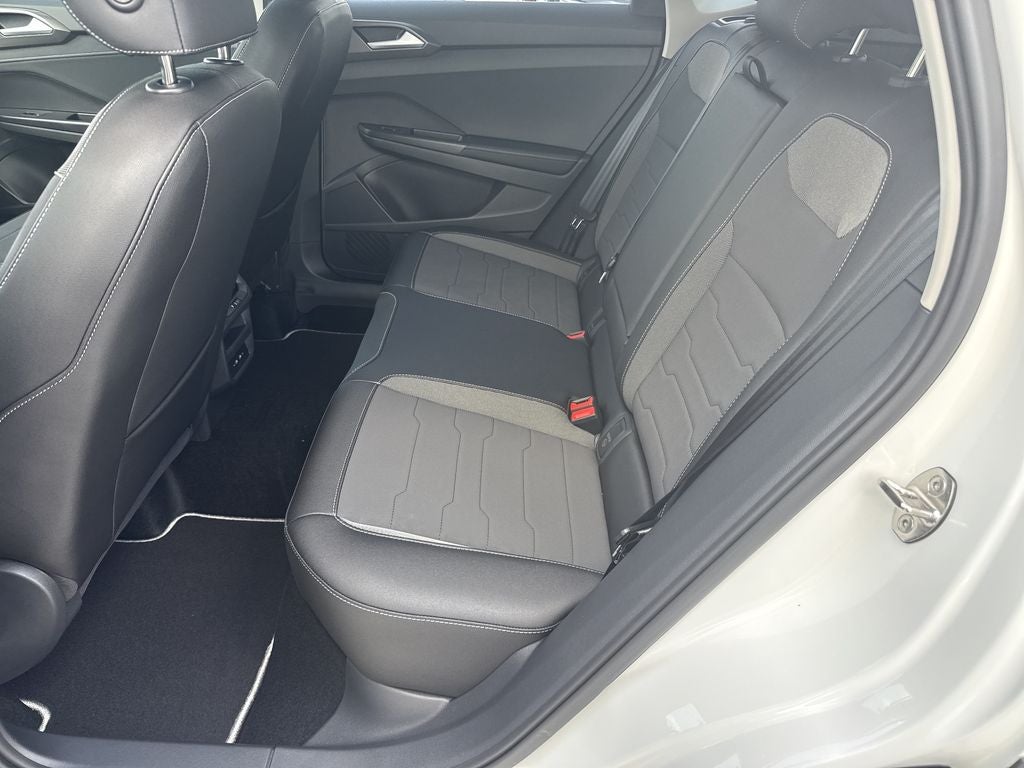 2026 Volkswagen Taos 1.5T SE Black