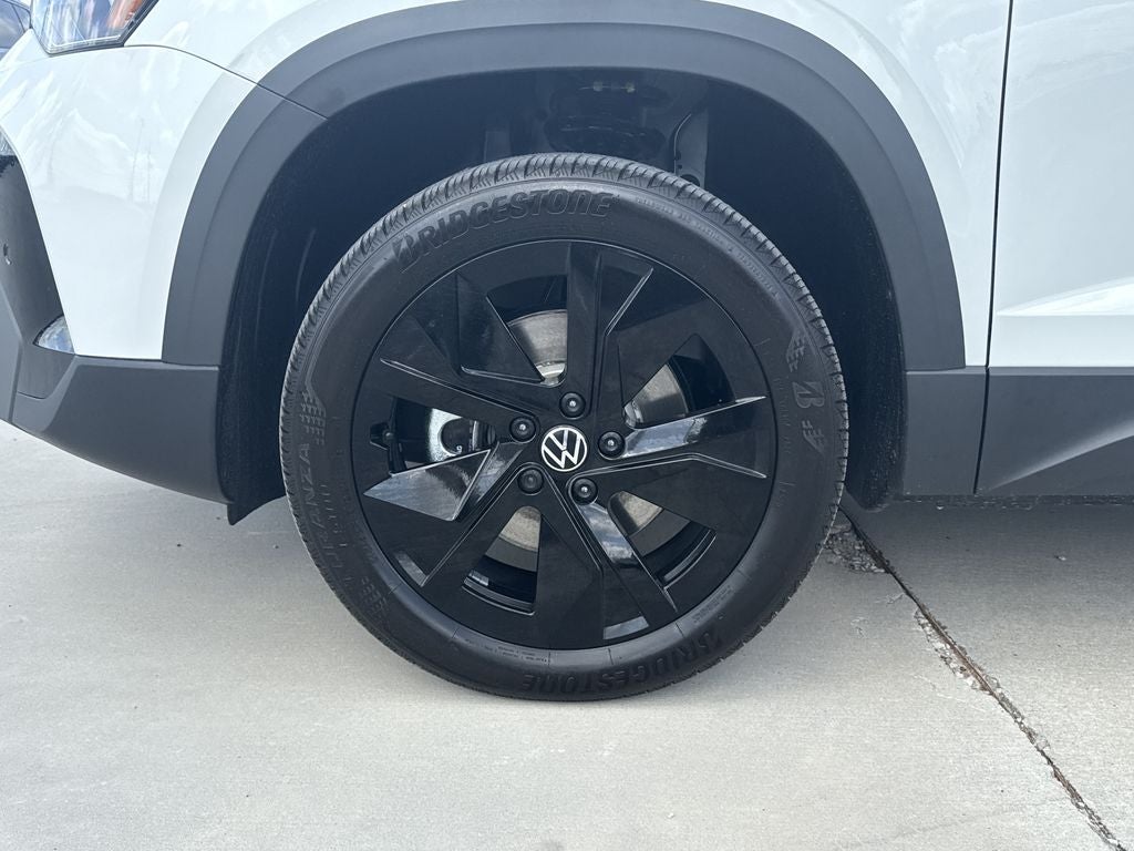 2026 Volkswagen Taos 1.5T SE Black