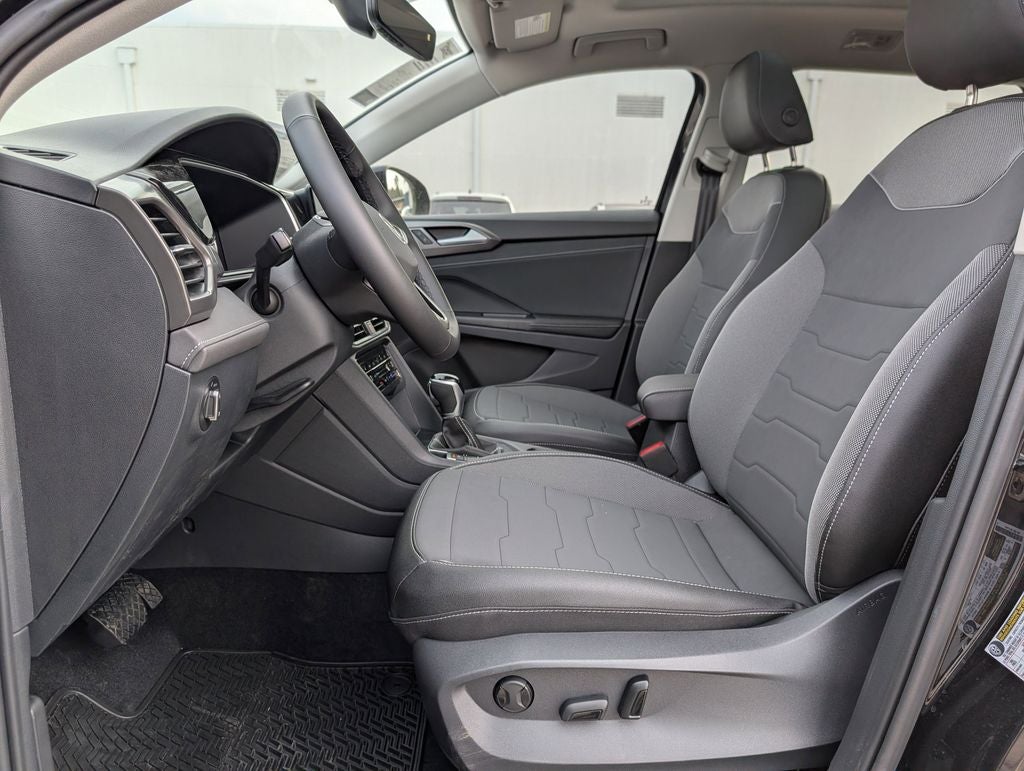 2026 Volkswagen Taos 1.5T SE Black