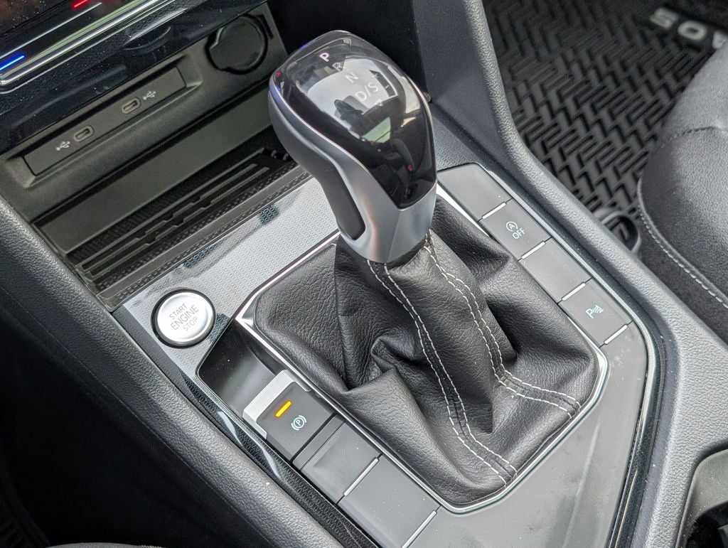 2026 Volkswagen Taos 1.5T SE Black