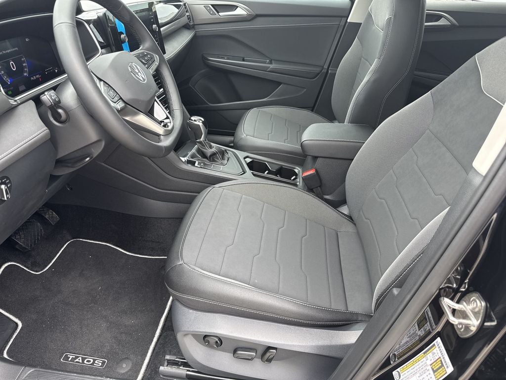 2026 Volkswagen Taos 1.5T SE Black