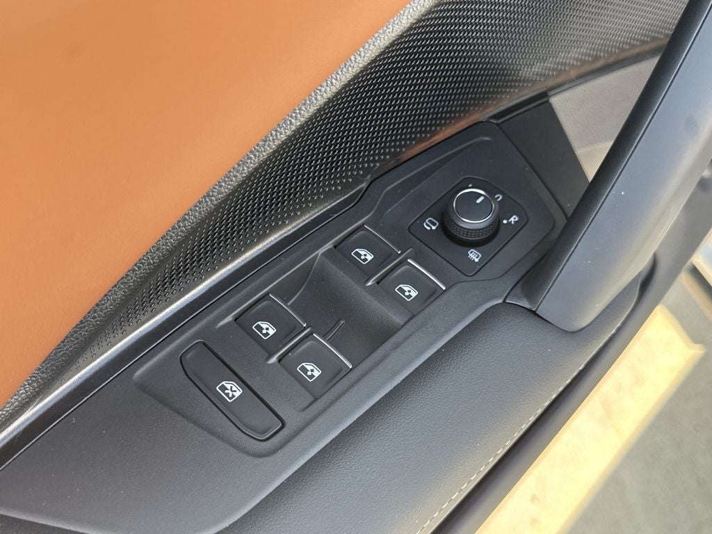 2026 Volkswagen Tiguan 2.0T SEL R-Line