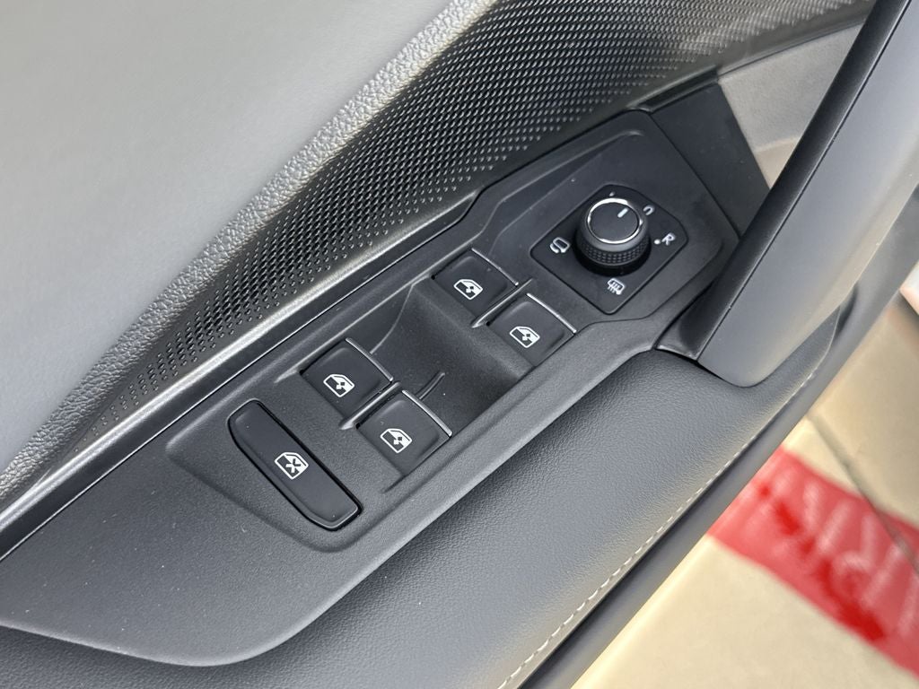 2026 Volkswagen Tiguan 2.0T SEL R-Line